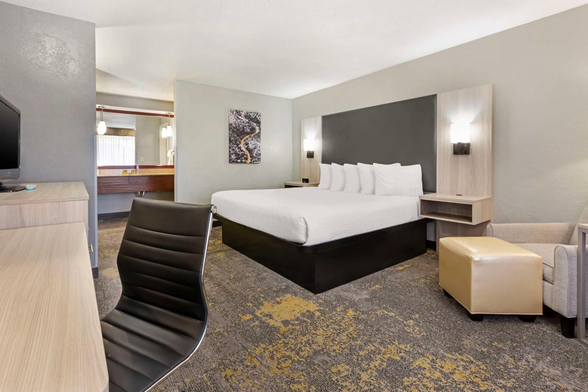 Best Western Plus Weston Inn Logan Esterno foto