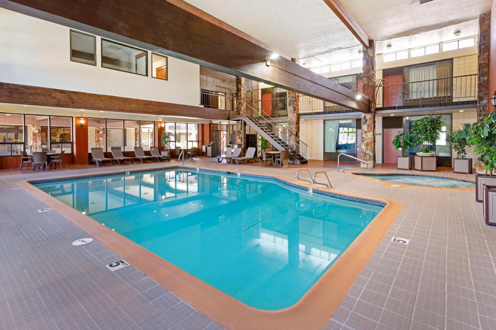 Best Western Plus Weston Inn Logan Esterno foto